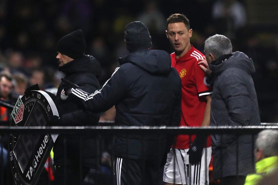 Matic dính chấn thương trong trận đấu với Watford