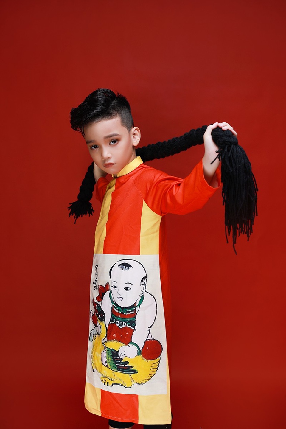 Được biết đến với độ phủ sóng dày đặc trên các sàn catwalk lớn nhỏ, mẫu nhí Cao Hữu Nhật – Nam vương thiếu nhi Âu Á gây ấn tượng với tạo hình đẹp