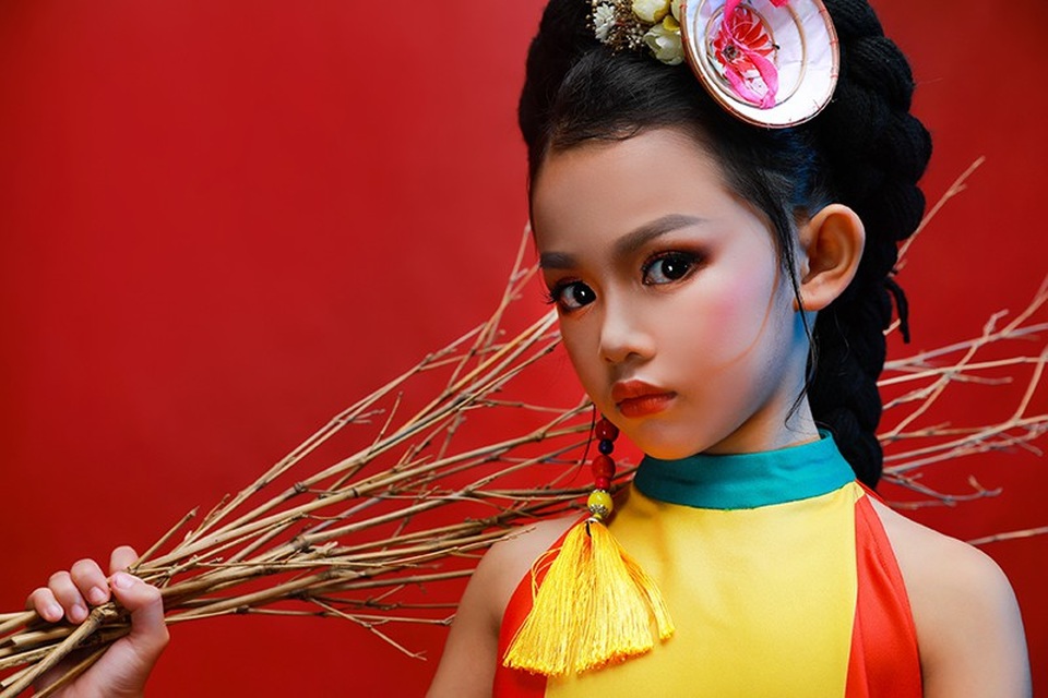 Cô bé 7 tuổi Trần Hoàng Bảo Linh