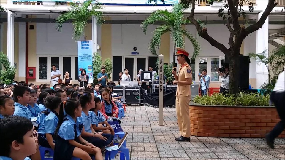 Đến trường an toàn, học ngàn điều hay - 2
Chương trình “Doraemon với An Toàn Giao Thông” đầu tiên được tổ chức tại trường Tiểu Học Đinh Tiên Hoàng