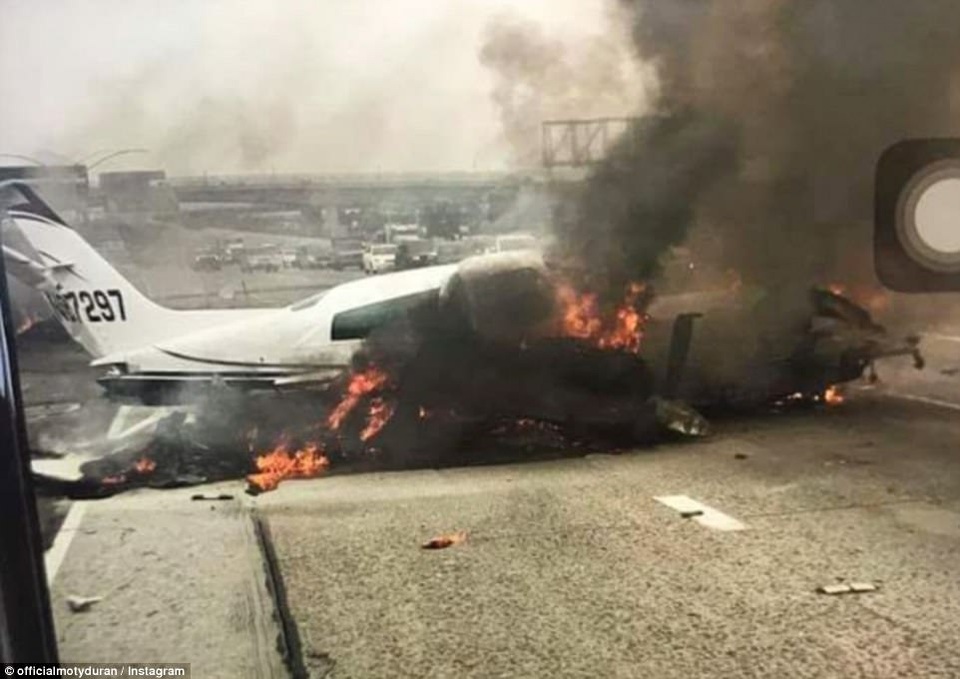 Máy bay bốc cháy dữ dội khi lao xuống đường cao tốc tại Mỹ - 1 Theo Fox News, máy bay Cessna 310 đã lao xuống đường cao tốc 405 ở quận Cam, bang California, Mỹ vào khoảng 9h35 sáng ngày 30/6 (theo giờ địa phương). Vào thời điểm vụ tai nạn xảy ra, máy bay chở hai người, gồm một phụ nữ và một nam giới, khoảng ngoài 50 và 60 tuổi. (Ảnh: Instagram)
