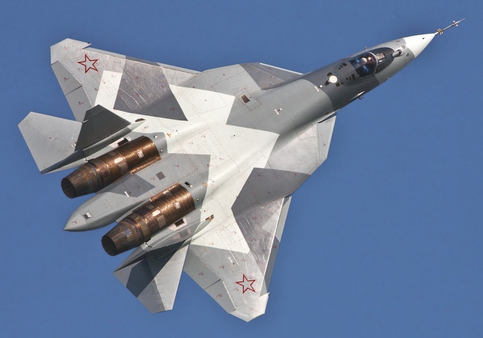 Uy lực “bóng ma bầu trời” Su-57 Nga - đối thủ của F-22 Raptor - 9 Su-57 cũng được trang bị hệ thống trinh sát hồng ngoại OLS-50M, trong khi F-22 của Mỹ chưa có công nghệ này như máy bay chiến đấu Nga. (Ảnh: Sputnik)