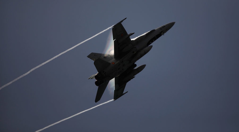 Máy bay NATO chặn máy bay Nga ở biển Baltic - 1 Máy bay F/A-18 của Không quân Tây Ban Nha (Ảnh: RT)