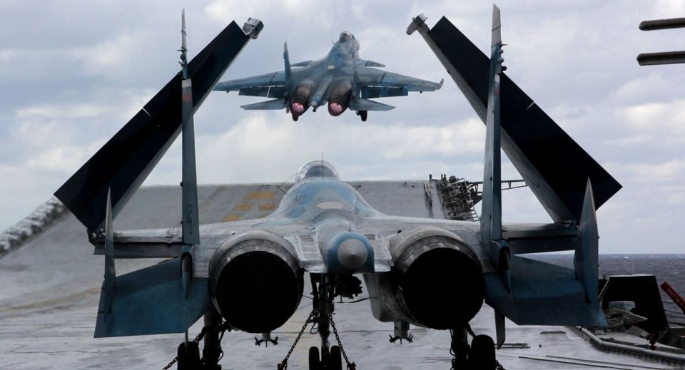 Nga được gì từ chiến dịch tác chiến rầm rộ tại Syria? - 2
Máy bay chiến đấu trên tàu sân bay Đô đốc Kuznetsov (Ảnh: Sputnik)