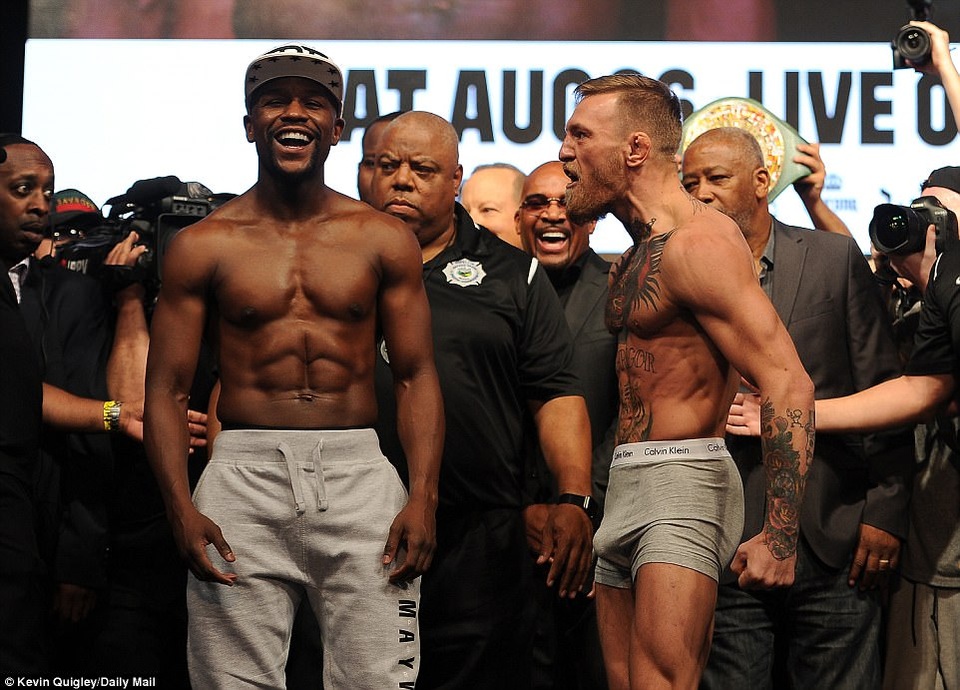 Mayweather và McGregor khẩu chiến dữ dội trước giờ G - 2 Sức nóng của trận đấu được đẩy lên đỉnh điểm