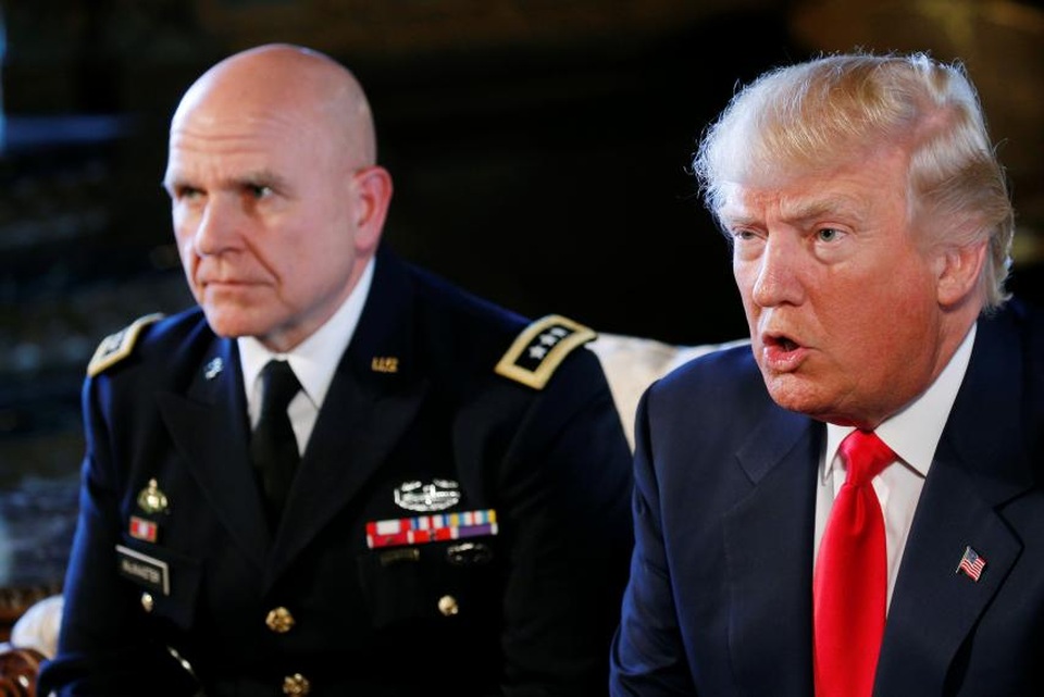 Mỹ đã có phương án quân sự với Triều Tiên - 1
Tổng thống Mỹ Donald Trump (phải) và Cố vấn an ninh quốc gia Mỹ H.R. McMaster (Ảnh: Reuters)