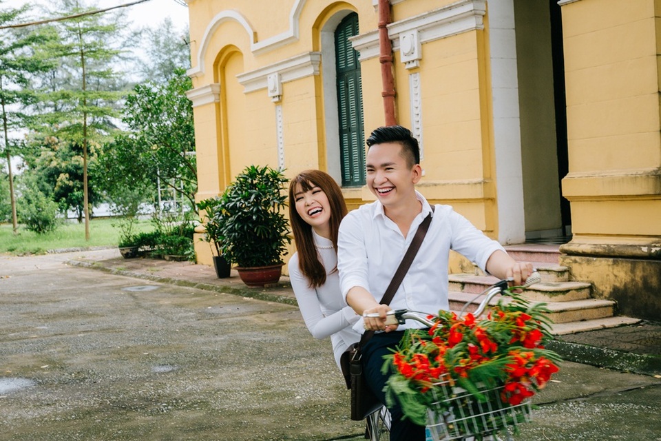 Á hậu Thụy Vân lần đầu khoe giọng hát cùng BTV Hạnh Phúc - 1 Hai MC, BTV của VTV đã viết nên câu chuyện tình yêu trong sáng của tuổi học trò, trong đó Á hậu Thụy Vân và MC Hạnh Phúc đóng vai chính.