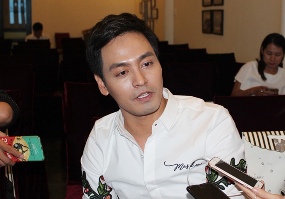 MC Phan Anh chia sẻ minh bạch số tiền 24 tỷ và thông tin bị cấm lên truyền hình - 3 “Lần này tôi xem như sứ mệnh mình đã làm, nhưng công sức và số tiền bỏ ra quá lớn, không thể nào mà mình lo nổi cho những lần sau, tôi biết phải làm thế nào? Tôi nói thẳng, mình không thể đứng ra làm với tư cách cá nhân nữa. Mình không đủ nguồn lực”.