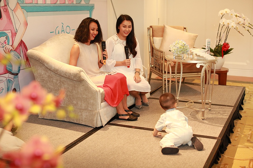 Thắng giải thưởng châu Á danh giá, Gào ra mắt cuốn sách về gia đình - 5 Gào chia sẻ cùng MC Thùy Minh và công chúng về chặng hành trình 5 năm làm vợ, làm mẹ.