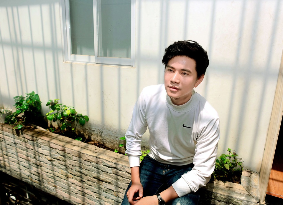 MC Vũ Mạnh Cường cho biết, từ nhỏ sống ở quê nên anh luôn thích không gian vườn rau này, giúp anh đỡ nhớ nhà và cảm thấy tinh thần thật thoải mái mỗi khi về nhà.