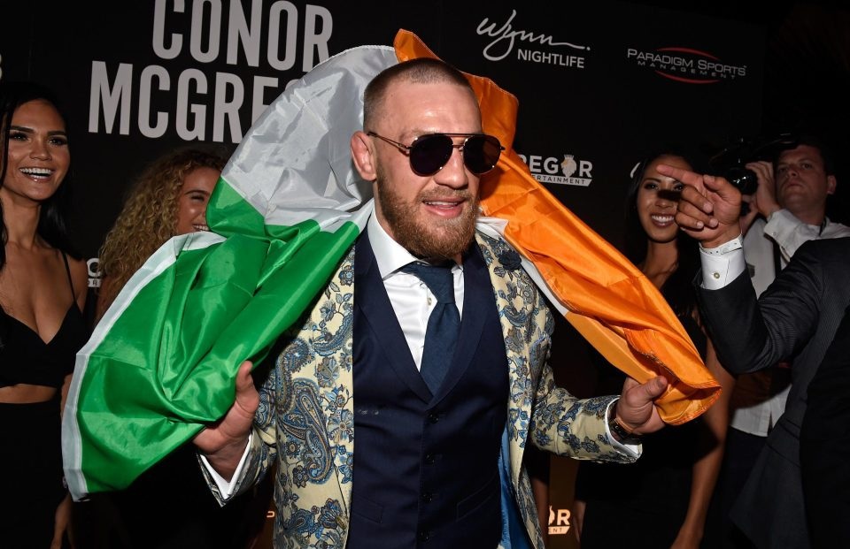 McGregor tổ chức tiệc ăn mừng hoành tráng dù thất bại trước Mayweather - 3 Võ sĩ này luôn mang lá cờ CH Ailen theo bên mình ở mọi sự kiện lớn