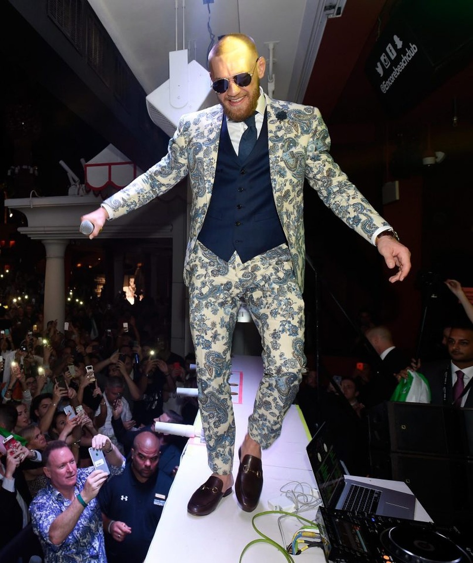 McGregor tổ chức tiệc ăn mừng hoành tráng dù thất bại trước Mayweather - 5 Võ sĩ này xuất hiện trước đám đông người hâm mộ