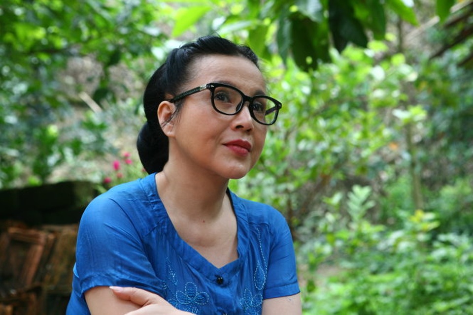 Cuộc đời khác biệt của hai bà mẹ cùng tên phim “Sống chung với mẹ chồng” - 1 NSND Lan Hương trong vai bà mẹ đẻ nhẹ nhàng, yêu thương con hết mực của phim Sống chung với mẹ chồng. Ảnh: VFC.