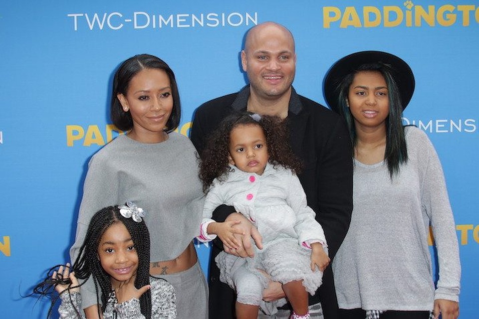 Mel B tố chồng cũ “đầu độc” bằng ma túy suốt 10 năm chung sống - 2
Mel B và Stephen Belafonte bên ba cô con gái khi còn hạnh phúc.