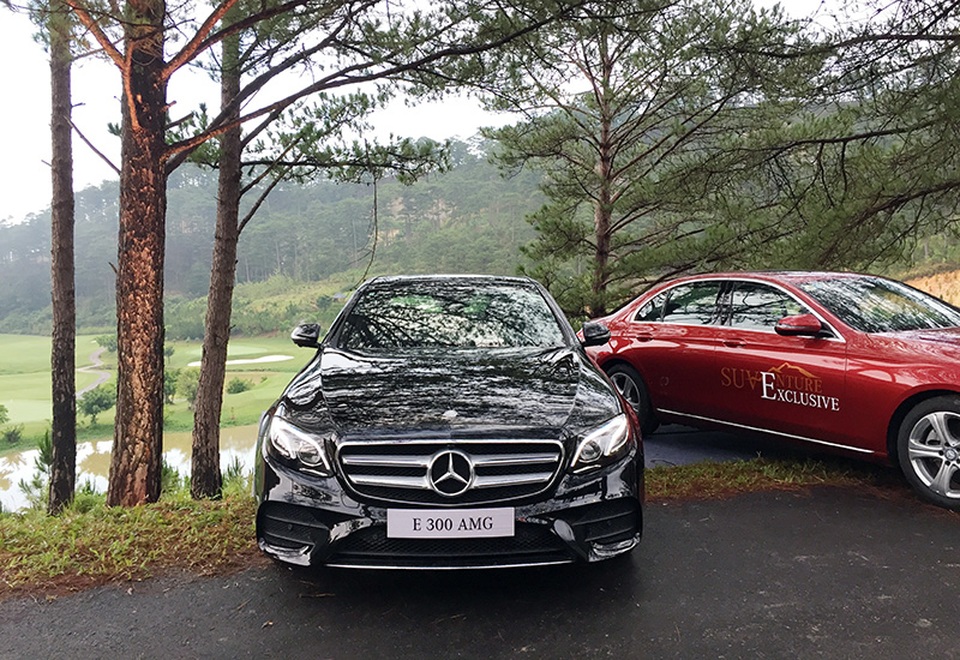 Mẫu Mercedes-Benz E300 AMG lắp ráp trong nước