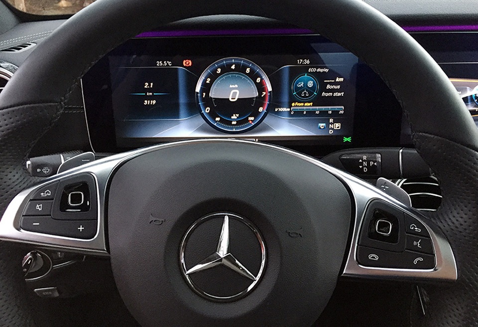 Mercedes-Benz lắp ráp E300 AMG, rẻ hơn bản nhập khẩu 280 triệu đồng - 2