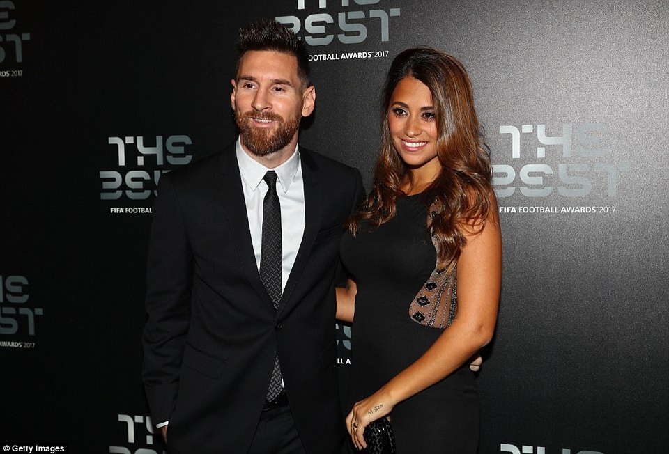 C.Ronaldo giành giải cầu thủ hay nhất thế giới của FIFA 2017 - 11
Năm nay, Messi thua C.Ronaldo trong cả hai danh hiệu là La Liga và Champions League