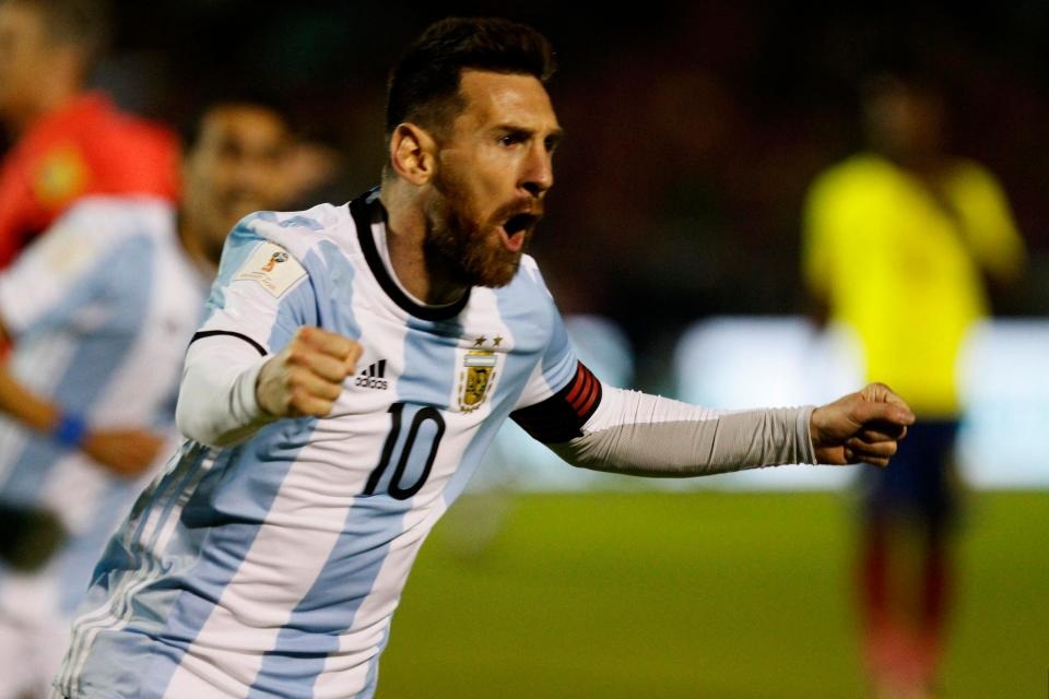 Messi: “Argentina không xứng đáng vắng mặt ở World Cup 2018” - 1 Messi giúp Argentina giành vé dự World Cup 2018
