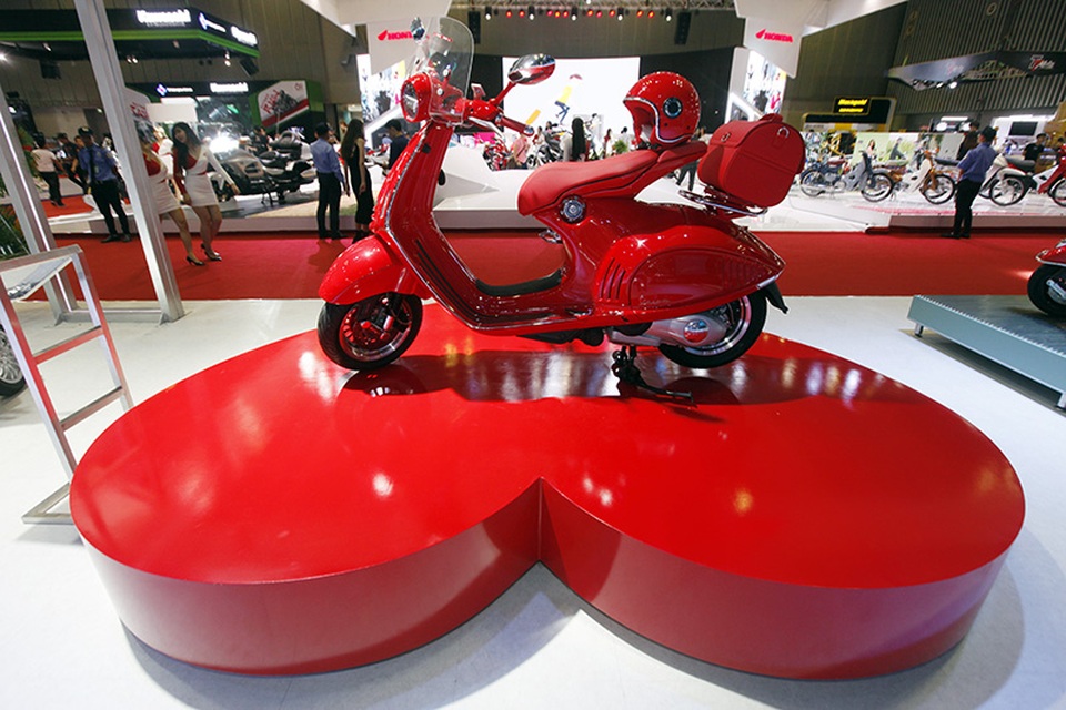 Piaggio chuẩn bị đưa Aprilia và Moto Guzzi về Việt Nam - 2 Mẫu Vespa 946 Red có mặt tại Việt Nam nhưng chưa được công bố giá bán