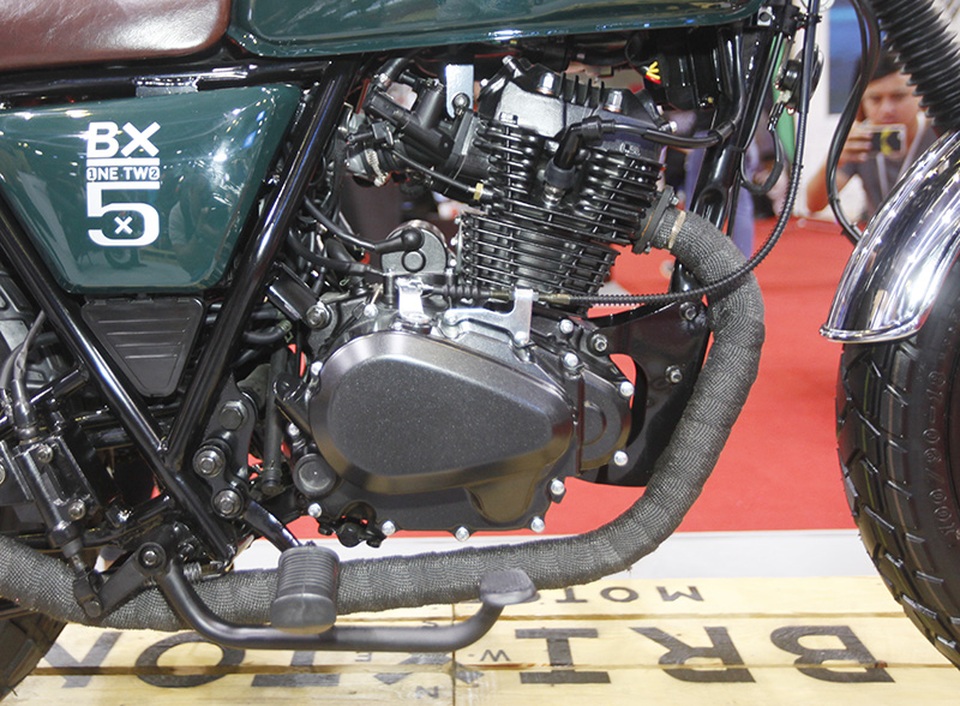 Brixton - Thêm thương hiệu xe máy mới tại Việt Nam - 2 Động cơ của Brixton BX không đóng tên thương hiệu và không sử dụng cần khởi động.