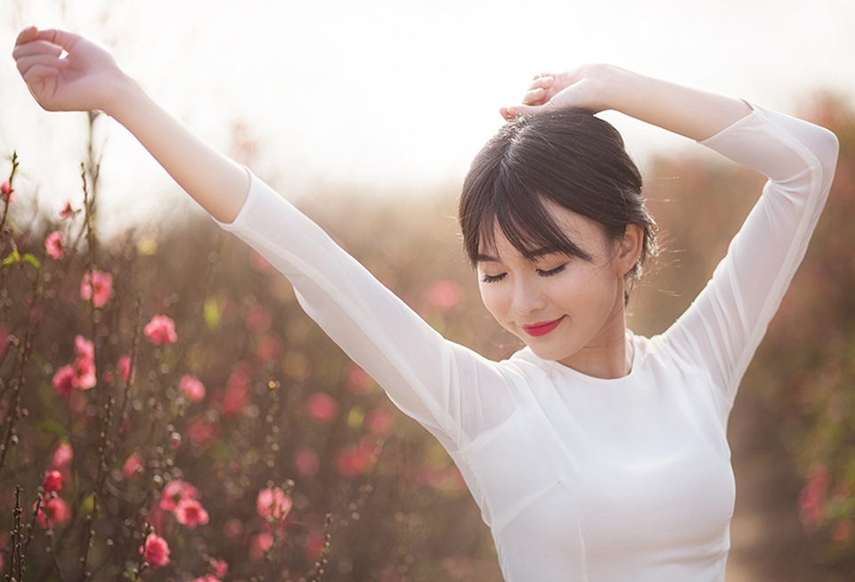 Nữ sinh Bưu chính làm duyên với hoa đào Nhật Tân - 7 Nữ sinh Bưu chính làm duyên với hoa đào Nhật Tân - 7