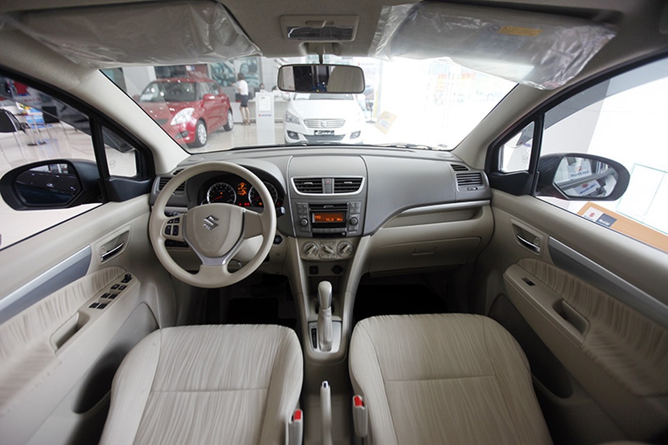 Suzuki Ertiga - Mẫu xe thực dụng cho đô thị - 5 Suzuki Ertiga có thiết kế không gian cho cả ba hàng ghế khá thoải mái