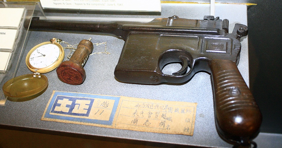 Những kỷ vật đặc biệt gắn bó với cuộc đời cách mạng của Bác Hồ - 4
Trong ảnh là khẩu súng Mode, Bác từng tặng đồng chí Thế An đội viên đội bảo vệ cơ quan Đảng ở hang Pác Bó, Cao Bằng 1941.