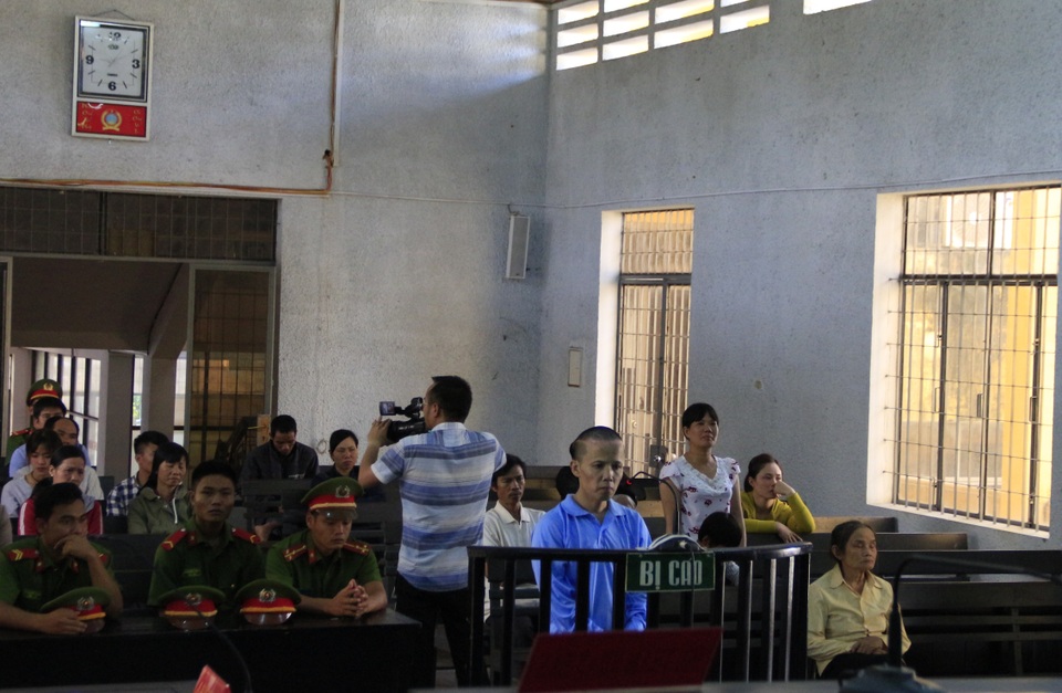 
Bị cáo Mạnh trước vành móng ngựa
