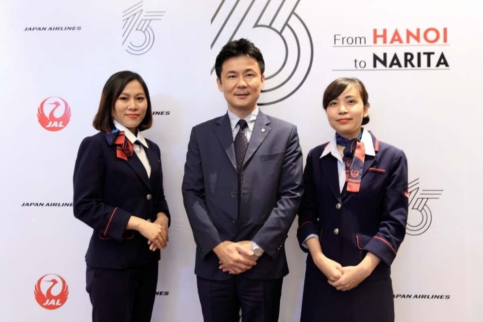 Japan Airlines kỉ niệm 15 năm mở đường bay Hà Nội – Narita - 1 Lễ kỉ niệm được mô phỏng 1 chuyến bay với đủ các thành viên trong phi hành đoàn Japan Airlines.