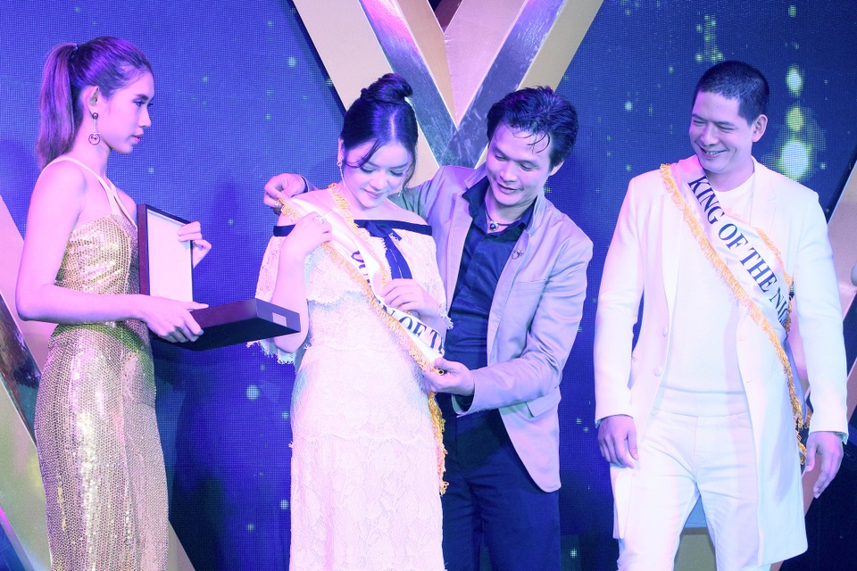 Mẹ  Nguyên Vũ được tặng vòng ngọc trai - 1