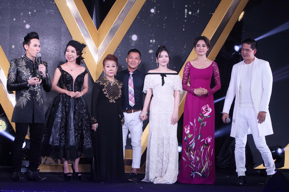 Mẹ  Nguyên Vũ được tặng vòng ngọc trai - 3