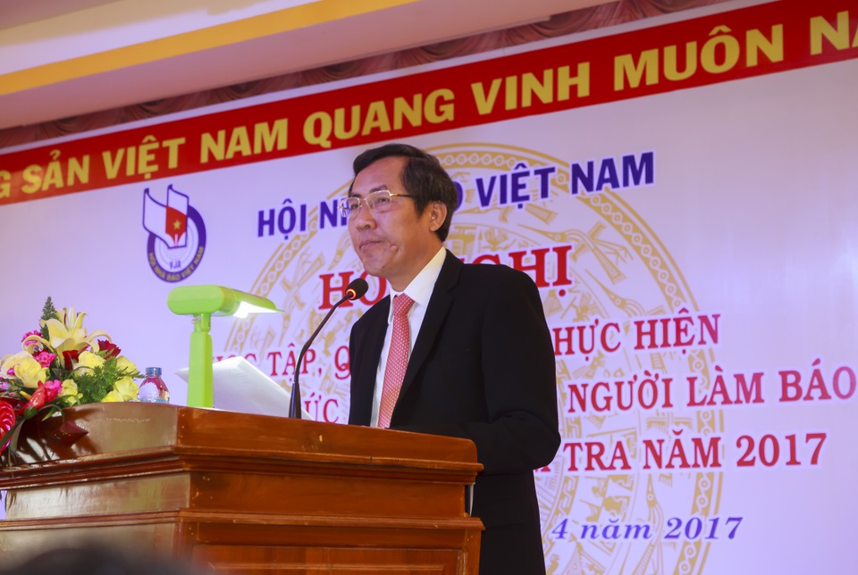 Đạo đức báo chí đang trở thành một vấn đề nóng - 1
Ông Thuận Hữu phát biểu tại hội nghị.