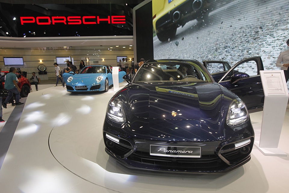 Porsche Panamera 4S - Sự thách thức ngọt ngào - 1 Porsche Panamera thế hệ thứ hai lần đầu được giới thiệu tại Việt Nam vào tháng 10/2016