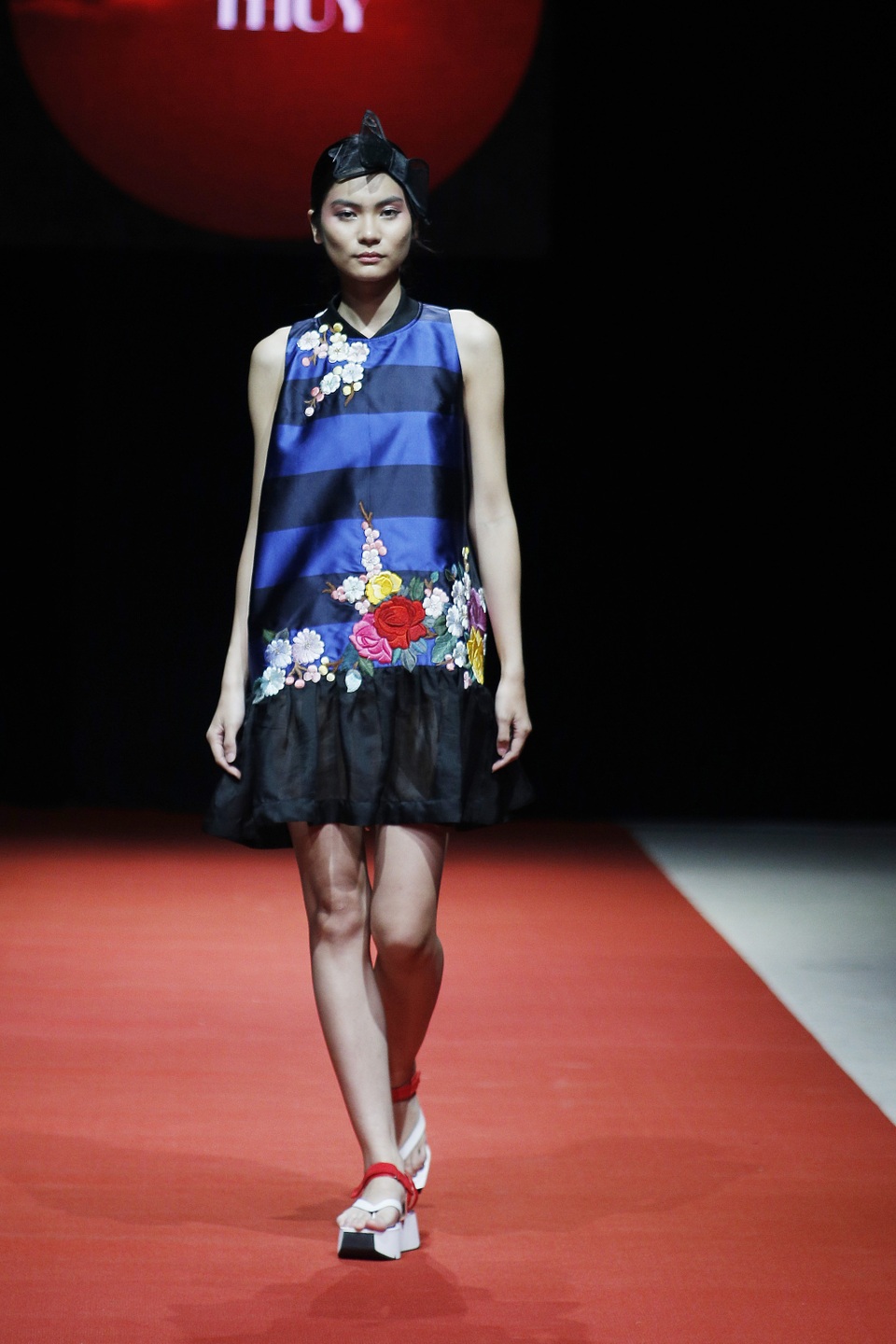 Nguyễn Thúy sử dụng chất liệu vải lụa đặc biệt của Bảo Lộc, một chất liệu quý với công nghệ dệt riêng cho cravat để thể hiện các ý tưởng sáng tạo của mình. Sự mềm mại, bay bổng của lụa giúp các thiết kế tôn vinh vẻ đẹp truyền thống của người phụ nữ Việt và bắt kịp xu thế thời trang hiện đại.