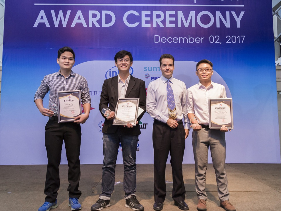 Trao học bổng cho sinh viên xuất sắc ở TPHCM - 1 Những gương mặt sinh viên xuất sắc nhất nhận học bổng 2017 của Hiệp hội Thương mại Mỹ tại Việt Nam