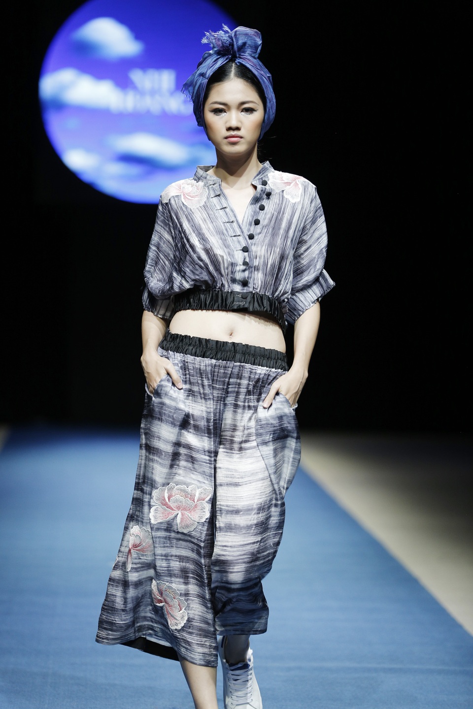 Xu hướng thời trang tối giản lên ngôi tại Tuần lễ thời trang Xuân Hè 2018 - 12 Bộ sưu tập của Nhi Hoàng được thực hiện trong vòng 1 tháng, các thiết kế khá đa dạng tạo sự thoải mái cho người mặc.