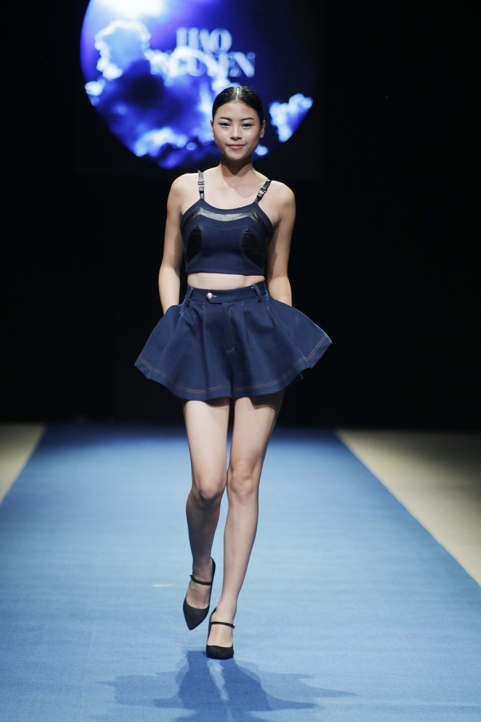 Xu hướng thời trang tối giản lên ngôi tại Tuần lễ thời trang Xuân Hè 2018 - 6 Thiết kế của Hảo Nguyễn chuộng sự đơn giản nhưng vẫn tinh tế, đầy phóng khoáng, tươi trẻ.