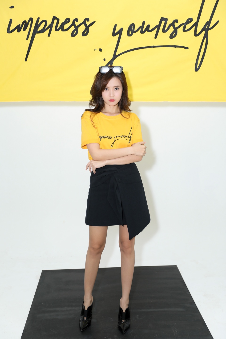 Từ phong cách thanh lịch cô chuyển sang phong cách ngây thơ, hơi hướng hot girl.