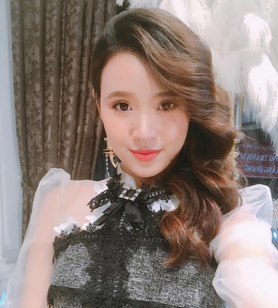 Ồn ào tình cũ Midu - Phan Thành: Quá khứ chẳng hề ngủ yên - 4
Midu hiện tại không chỉ là hot girl, diễn viên mà còn là một doanh nhân khá thành công, được nhiều người ủng hộ.