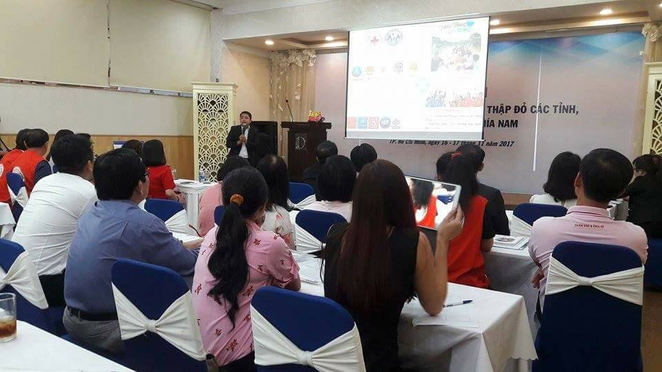 Lập bản đồ cứu trợ thiên tai cho miền Trung - 2 Ông Nguyễn Tuấn Khởi - Phó Chủ tịch thường trực Hội đồng bảo trợ Chữ thập đỏ, đang trình bày các nội dung chính của dự án Miền Trung yêu thương