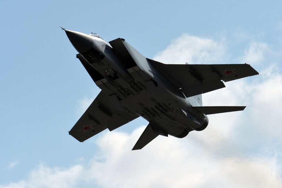 “Sát thủ đánh chặn” MiG-31 của Nga tập trận ở Viễn Đông - 4 Tiêm kích MiG-31 được coi là sát thủ đánh chặn, khắc tinh của các loại tên lửa hành trình, máy bay do thám không người lái, trực thăng và nhiều loại máy bay như máy bay ném bom chiến lược hay máy bay siêu thanh.