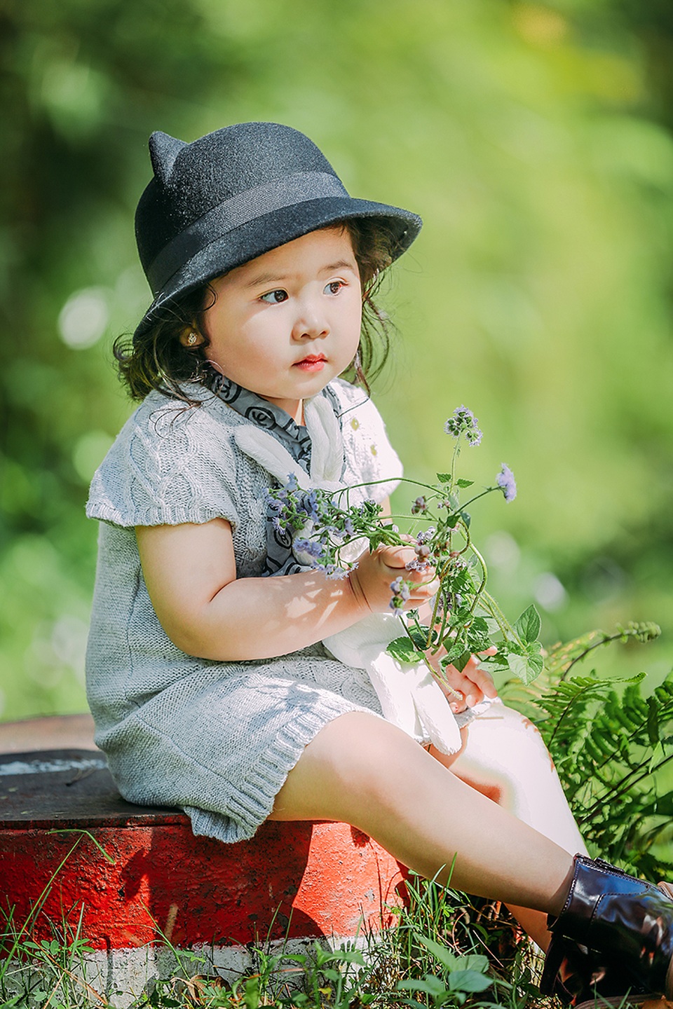 "Tiểu thư" Mimi 2 tuổi xinh như thiên thần ở Đà Lạt - 1 Mimi tên thật là Trần Khánh My mới được hơn 2 tuổi nhưng bé đã khá cứng cáp.