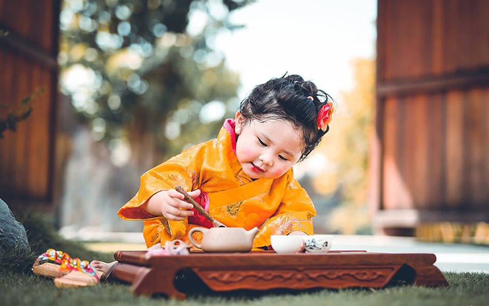 Mimi đáng yêu trong hình tượng cô bé Nhật Bản - 2 Mimi là người mẫu ảnh nhí. Cô bé có những biểu cảm rất ăn ảnh.