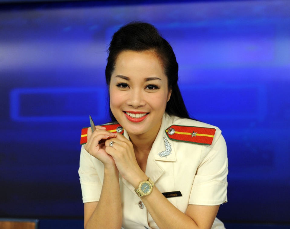 Minh Hương: Từ cô bé nghịch nhất lớp đến gương mặt “vàng” của điện ảnh - 3 Minh Hương trong màu áo công an trên truyền hình. Ảnh: NVCC.