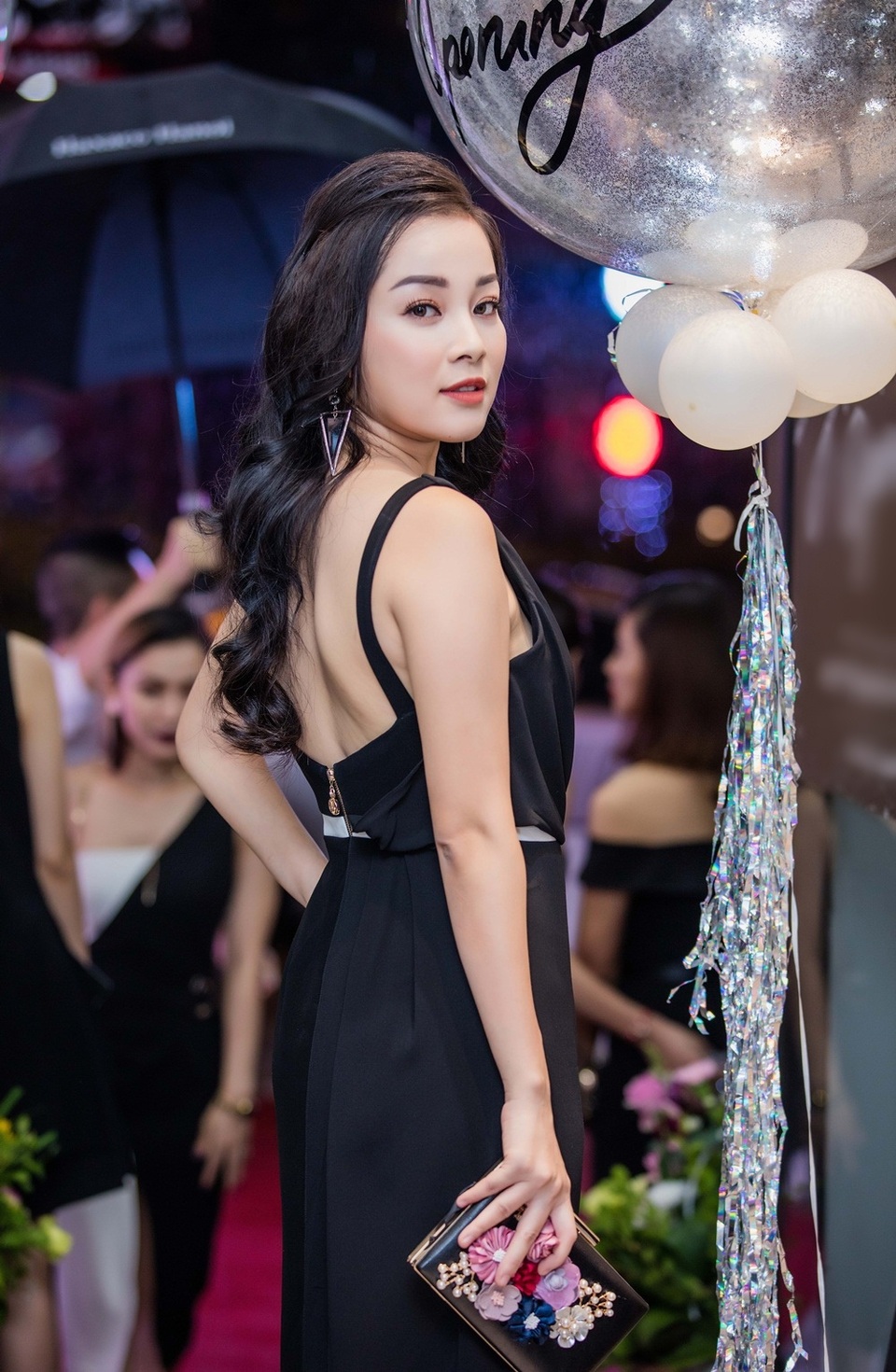 Bà mẹ 2 con Nhật ký Vàng Anh ngày càng đẹp rạng rỡ và quyến rũ.