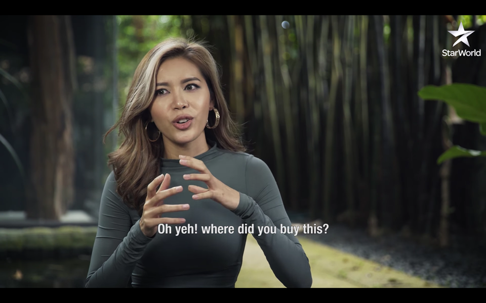 Dù lối phát âm chưa hoàn toàn mượt mà, cô vẫn trình bày một cách tự tin và mạch lạc ý kiến của mình. Minh Tú lần lượt trả lời các câu hỏi về sự nghiệp, đam mê và cuộc sống. Về niềm yêu thích với sự nghiệp người mẫu, cô cho biết bản thân theo nghề chỉ để thoả mãn đam mê, không đặt nặng vấn đề kiếm tiền.