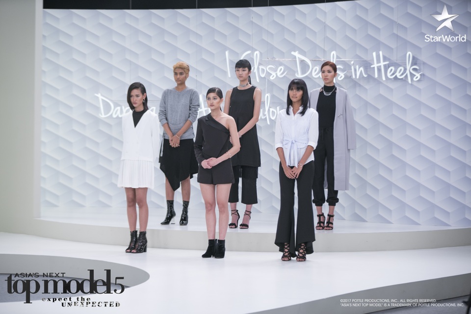 Minh Tú vươn lên hạng Nhì Asia’s Next Top sau thử thách chụp nội y - 1 Chỉ còn 6 thí sinh, cuộc thi Asia’s Next Top Model chính thức bước vào giai đoạn nước rút.