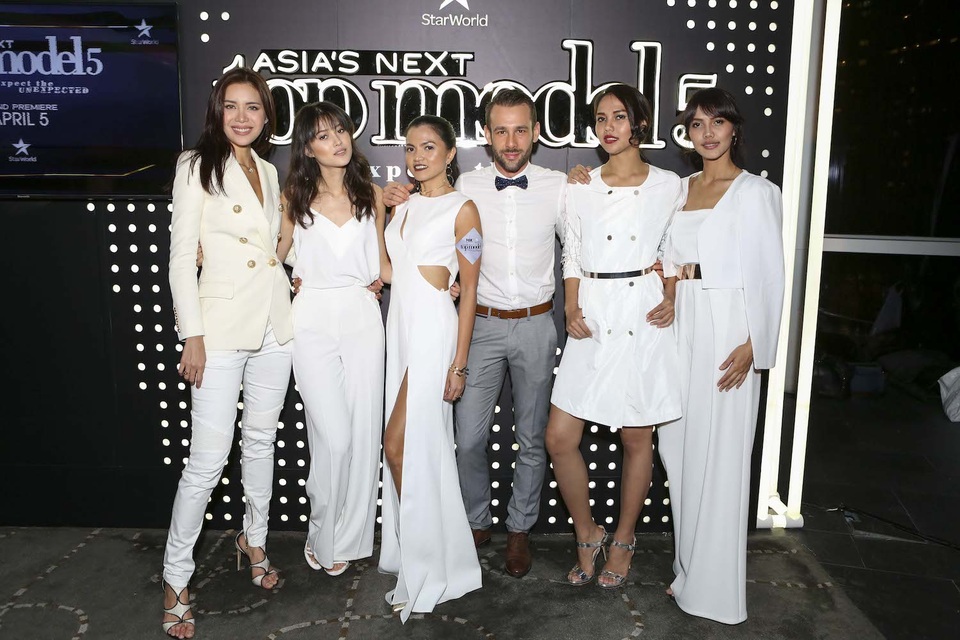 Minh Tú gợi cảm “lấn át” trong tiệc ra mắt Asia’s Next Top Model - 7 Tham gia sự kiện, Minh Tú thể hiện sự tự tin khi giao lưu cùng các thí sinh khác và khách mời.