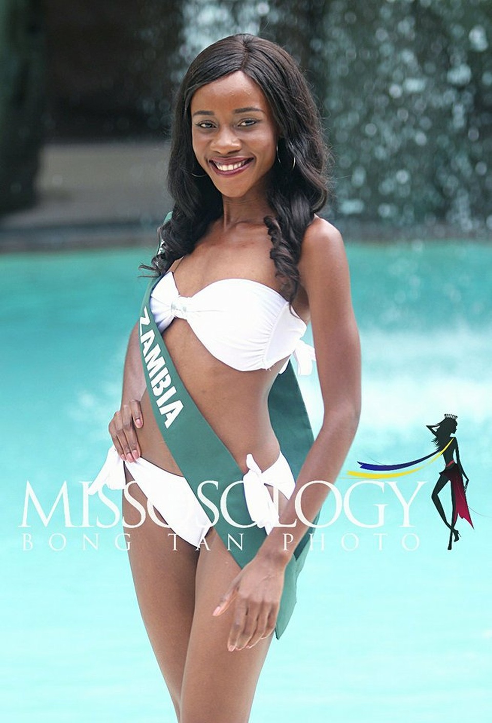 Hà Thu trượt top 3 phần thi trình diễn áo tắm tại Hoa hậu Trái đất - 5 Hà Thu trượt top 3 phần thi trình diễn áo tắm tại Hoa hậu Trái đất - 5