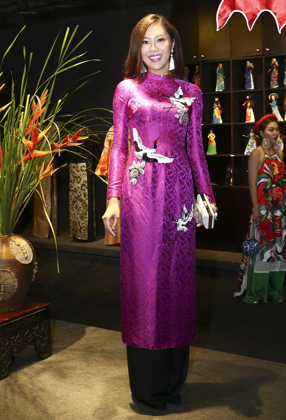 Á hậu Lệ Hằng, Diễm Hương kín đáo với áo dài xưa - 12 Hoa khôi áo dài Diệu Ngọc